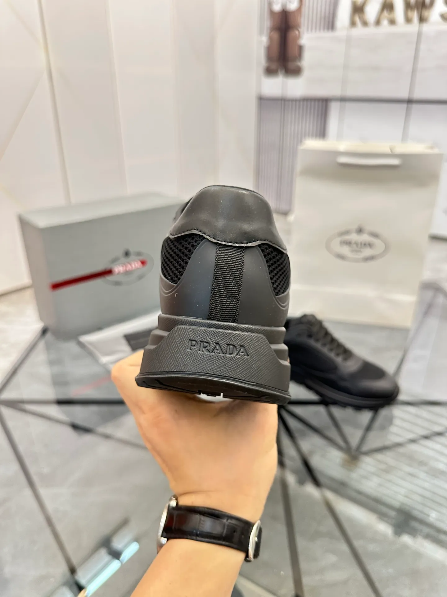 Men's shoes for sale 💰: 💰P600¥ High-end top quality Product trademark: Prada *"Prada*" low-top casual shoes Regular size: 38-45 (can be customized to 46) Product materials: Upper imported glue splicing original material, breathable lining, cowhide foot pads, original outsole. Number: 832